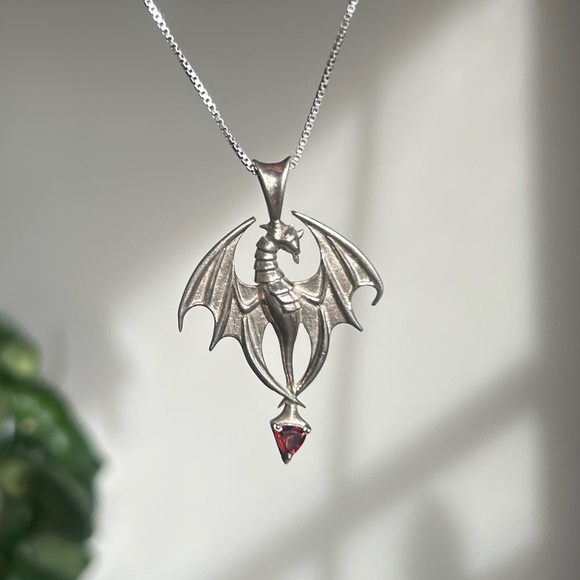 Jewelry - 925s Sterling Silver DRAGON necklace w/ GARNET